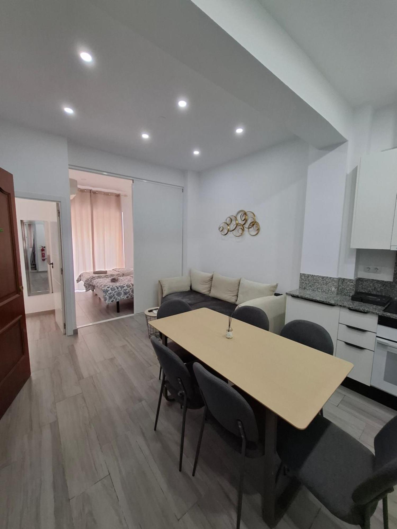 Centrum F Аликанте Стая снимка